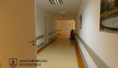 Ittas f&eacute;rfi &uuml;t&ouml;tt le egy orvost a si&oacute;foki s&uuml;rgőss&eacute;gin