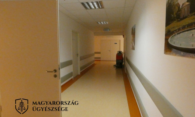 Ittas f&eacute;rfi &uuml;t&ouml;tt le egy orvost a si&oacute;foki s&uuml;rgőss&eacute;gin