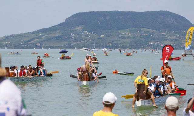 Ilyen sokan m&eacute;g soha nem indultak, rekordsz&aacute;m&uacute; nevez&eacute;s a Balaton-&aacute;tevez&eacute;sre