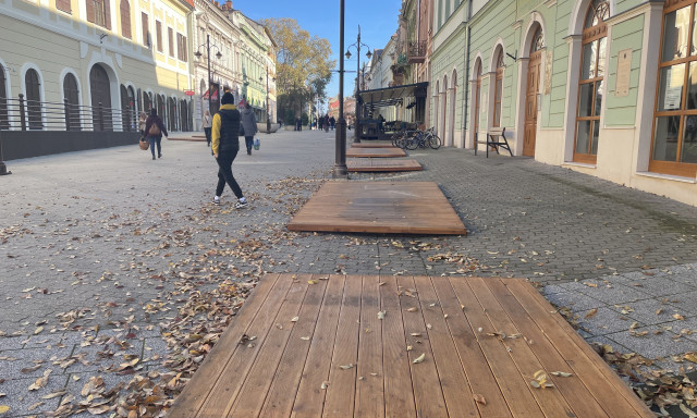 A kar&aacute;csonyfa ut&aacute;n m&aacute;r a b&oacute;d&eacute;k is &eacute;rkeznek a Kossuth t&eacute;rre
