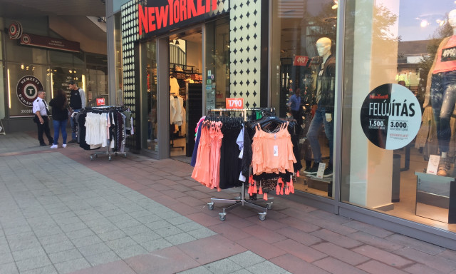 Ism&eacute;t k&eacute;t emeleten lehet v&aacute;s&aacute;rolni a New Yorker-ben