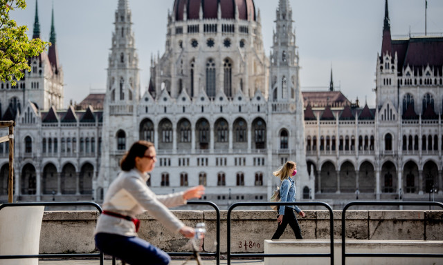 H&eacute;tfőtől k&ouml;telező lesz a maszk Budapesten