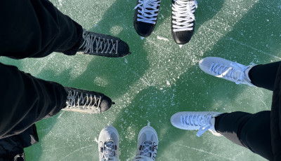 M&aacute;r az &eacute;szaki part ment&eacute;n is r&aacute; lehet menni a Balaton jeg&eacute;re