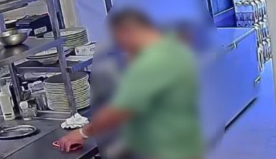 &Aacute;ll&aacute;sinterj&uacute;ra ment, telefonnal t&aacute;vozott: a vonatb&oacute;l dobta ki a zs&aacute;km&aacute;nyt a si&oacute;foki &eacute;tterem tolvaja