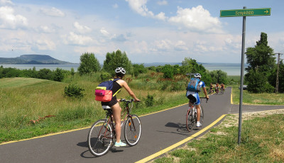K&eacute;t ker&eacute;ken a főv&aacute;rost&oacute;l a magyar tengerig - &Eacute;p&uuml;l a Budapest-Balaton ker&eacute;kp&aacute;r&uacute;t