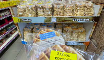 Lépten-nyomon beleharaptunk, utána kellett járnunk - Kaposváron készül gyerekkorunk kedvenc sajtos ropogósa