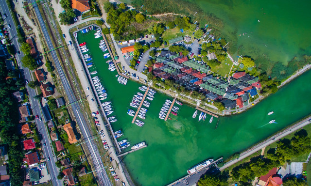 &Iacute;gy fog kin&eacute;zni a meg&uacute;jul&oacute; fony&oacute;di kik&ouml;tő