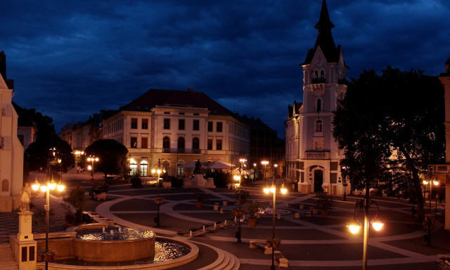R&eacute;szegen f&eacute;lt&eacute;kenykedett bar&aacute;tj&aacute;ra, az meg a belv&aacute;rosban lecsapta