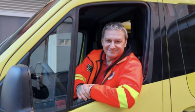 Szabadnapos kaposv&aacute;ri mentős mentett ki az aut&oacute;b&oacute;l egy anyuk&aacute;t &eacute;s k&eacute;t gyermek&eacute;t