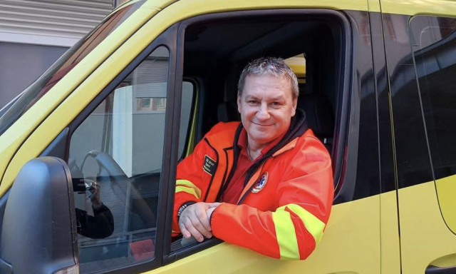 Szabadnapos kaposv&aacute;ri mentős mentett ki az aut&oacute;b&oacute;l egy anyuk&aacute;t &eacute;s k&eacute;t gyermek&eacute;t