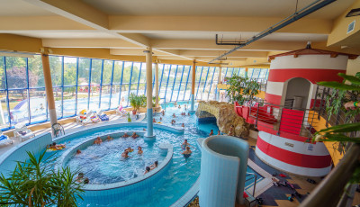 P&aacute;r napra bez&aacute;r a kaposv&aacute;ri Vir&aacute;gf&uuml;rdő &eacute;lm&eacute;nyf&uuml;rdő r&eacute;sze, ekkor nyit &uacute;jra