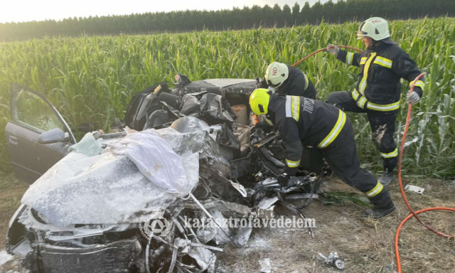Hal&aacute;los k&ouml;z&uacute;ti baleset t&ouml;rt&eacute;nt p&eacute;ntek este Nagyat&aacute;dn&aacute;l