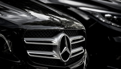 G&aacute;z van, f&eacute;k nincs - Egymilli&oacute; aut&oacute;t h&iacute;v vissza a Mercedes