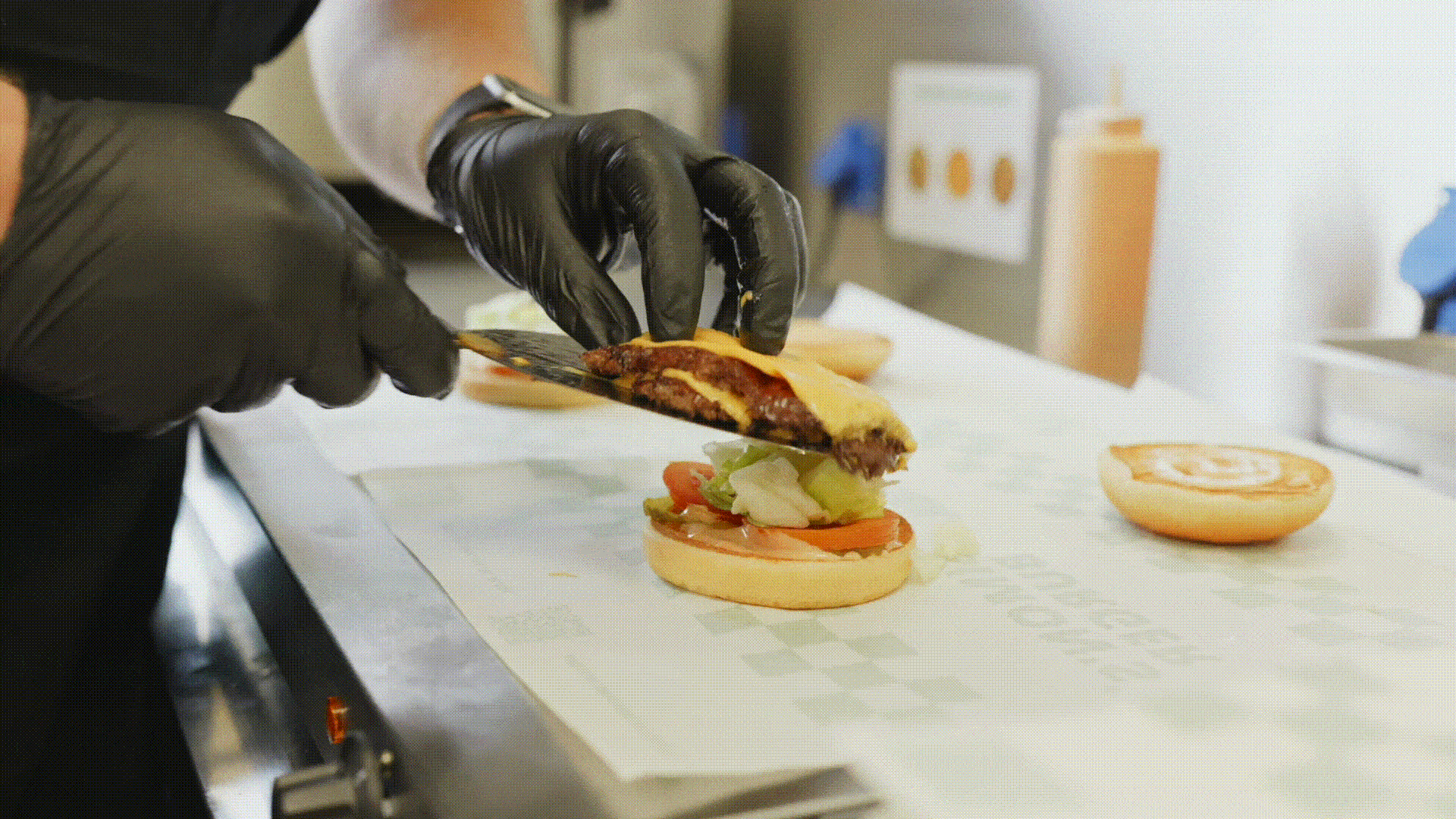 Egy szerencs&eacute;s egy &eacute;vig ingyen ehet heti egyszer a kaposv&aacute;ri Simon&rsquo;s Burgerben!