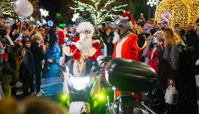 &Iacute;gy gurultak be a motoros mikul&aacute;sok a Kossuth t&eacute;rre -GAL&Eacute;RIA