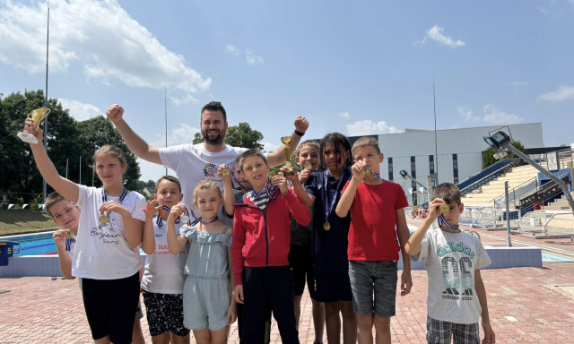 N&aacute;dasdi Eszter &eacute;s Kolumb&aacute;n Krist&oacute;f lettek az &Eacute;v Tesitan&aacute;rai Kaposv&aacute;ron