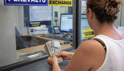 Elk&uuml;ldeni nem, csak elk&ouml;lteni siker&uuml;lt a bar&aacute;tnőtől &aacute;tvett p&eacute;nzt