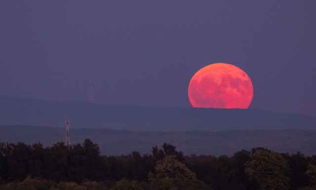&Iacute;gy festett a ny&aacute;r utols&oacute; teliholdja a Zselici Csillagparkb&oacute;l