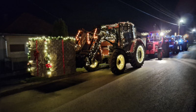 Ism&eacute;t f&eacute;nypomp&aacute;s traktorokkal tartottak mikul&aacute;sj&aacute;r&aacute;st G&ouml;ll&eacute;n - GAL&Eacute;RIA