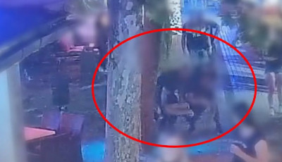 A női wc-be akart bemenni, v&eacute;g&uuml;l l&aacute;b n&eacute;lk&uuml;l kellett elhagynia a si&oacute;foki b&aacute;rt - VIDE&Oacute;