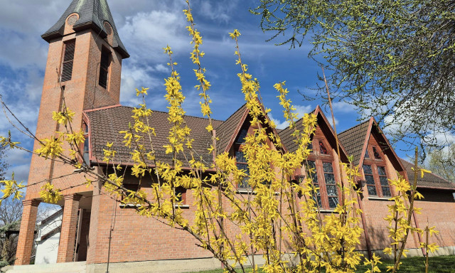 Egymilli&oacute; forintot ad ez a magyar falu, ha odak&ouml;lt&ouml;zt&ouml;k