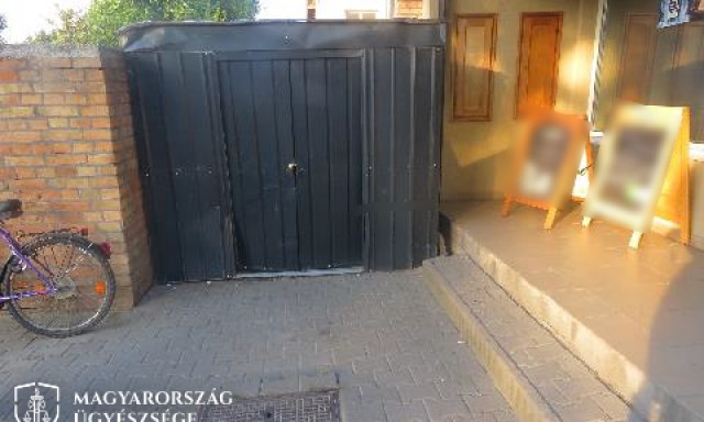 Si&oacute;foki doh&aacute;nyboltn&aacute;l t&ouml;rt ki a r&eacute;szeg balh&eacute;, arccsontt&ouml;r&eacute;s lett a v&eacute;ge