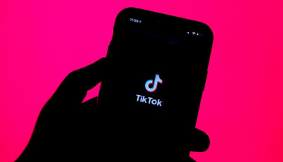 &Uacute;jabb tőr a Youtube sz&iacute;v&eacute;be - 10 perce n&ouml;veli a vide&oacute;k maxim&aacute;lis hossz&aacute;t a TikTok