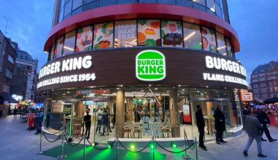 Teljesen veg&aacute;nra v&aacute;lt egy h&oacute;napra az egyik londoni Burger King