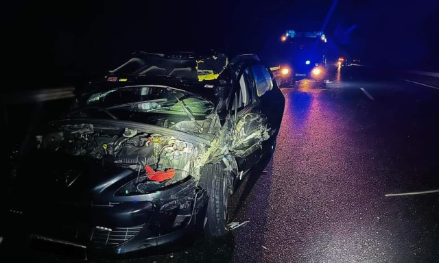 K&eacute;t aut&oacute; rohant egym&aacute;sba p&eacute;ntek este Fony&oacute;dn&aacute;l