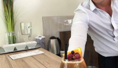 Magyarország egyik legjobb baristája főzi majd a koffeinlöketeket a Nemzetközi kávé napján Kaposváron!