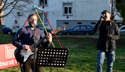Arany J&aacute;nos utcai erk&eacute;lyekből var&aacute;zsoltak p&aacute;holyt a Csiky sz&iacute;n&eacute;szei - VIDE&Oacute;