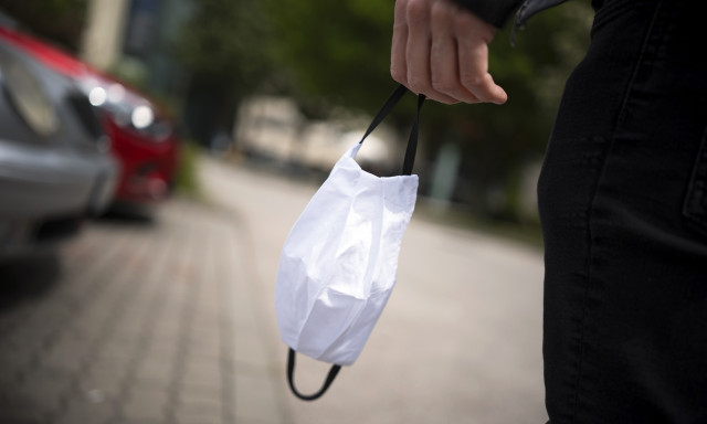 Kij&ouml;tt a rendelet &ndash; A meg&aacute;ll&oacute;kban is k&ouml;telező lesz a maszk