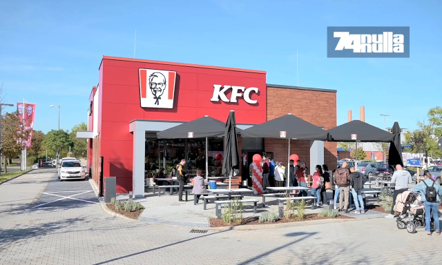 Meg&eacute;rkezett Kaposv&aacute;rra a KFC, r&ouml;gt&ouml;n be is lest&uuml;nk a sz&iacute;nfalak m&ouml;g&eacute; - VIDE&Oacute;