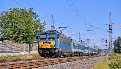 Embert g&aacute;zolt a Kaposv&aacute;rr&oacute;l indul&oacute; Rippl-R&oacute;nai Intercity d&eacute;lut&aacute;n