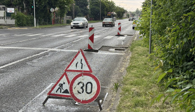 Megint nekiestek a F&uuml;redi &uacute;tnak, jav&iacute;tj&aacute;k az aknafedlapokat