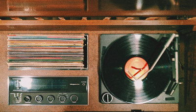 Ism&eacute;t aranykorukat &eacute;lik a lemezek - A vinyl megelőzte a CD-t, de a zenei streaming vezet