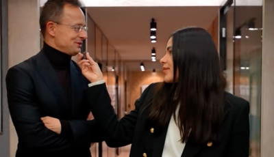 T&ouml;bb mint 6 milli&oacute; forintot kapott G&aacute;sp&aacute;r Evelin Szijj&aacute;rt&oacute; k&ouml;z&ouml;ss&eacute;gi oldalainak kezel&eacute;s&eacute;&eacute;rt - VIDE&Oacute;