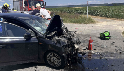Traktor &eacute;s szem&eacute;lykocsi karambolozott Lengyelt&oacute;ti hat&aacute;r&aacute;ban