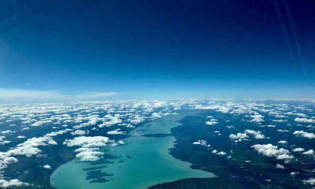 A nap k&eacute;pe - A Balaton mad&aacute;rt&aacute;vlatb&oacute;l