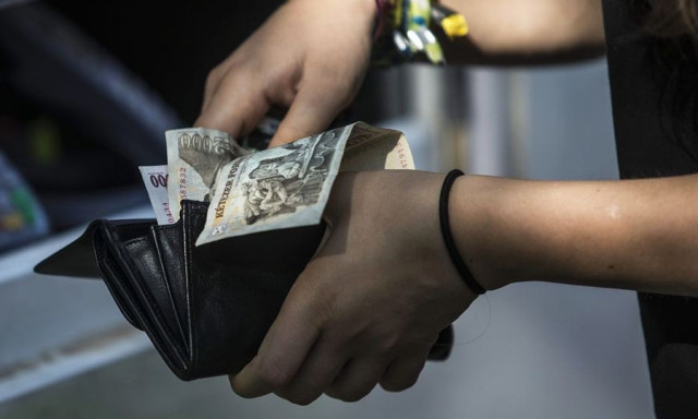 Elhagytak a belv&aacute;rosban egy p&eacute;nzt&aacute;rc&aacute;t, pillanatok alatt negyedmill&aacute;t loptak ki belőle