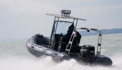 V&iacute;zirendőr&ouml;k mentettek ki a Balatonb&oacute;l egy 71 &eacute;ves kaposv&aacute;ri horg&aacute;szt