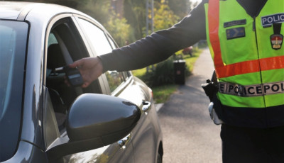 Kiakadt a szonda - Olyan r&eacute;szeg volt a sofőr, hogy igazoltat&aacute;skor az aut&oacute;j&aacute;ba kellett kapaszkodnia