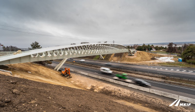 C&eacute;legyenesben az M7-es &uacute;j h&iacute;dj&aacute;nak &eacute;p&iacute;t&eacute;se