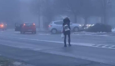 Baleset t&ouml;rt&eacute;nt h&eacute;tfő reggel a Kaposv&aacute;r Pl&aacute;z&aacute;n&aacute;l &ndash; T&ouml;bb aut&oacute; cs&uacute;szott &ouml;ssze - VIDE&Oacute;