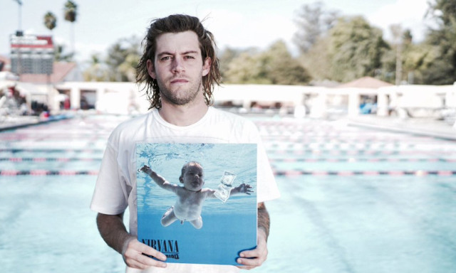 Gyerekpornogr&aacute;fia miatt perel a Nirvana Nevermind-album&aacute;nak bor&iacute;t&oacute;j&aacute;n szereplő f&eacute;rfi