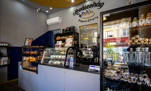 &Uuml;zletet nyitott Kaposv&aacute;ron a Kov&aacute;szvir&aacute;g P&eacute;kműhely