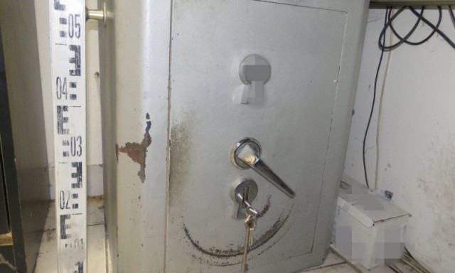 A főn&ouml;kkel akart besz&eacute;lni a kutas de nem volt ott, &iacute;gy h&aacute;t elny&uacute;lt 6 mill&aacute;t a nyitott sz&eacute;fből