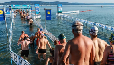 Elindult a nevez&eacute;s a Balaton-&aacute;t&uacute;sz&aacute;sra