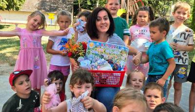 T&uuml;nd&eacute;rposta indult a Petőfi &Oacute;vod&aacute;ban: a gyerekek saj&aacute;t kezű aj&aacute;nd&eacute;kokkal lepik meg t&aacute;rsaikat