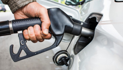 Rossz h&iacute;r az aut&oacute;soknak - M&aacute;t&oacute;l r&eacute;g nem l&aacute;tott m&eacute;rt&eacute;kben nő a tankol&aacute;s